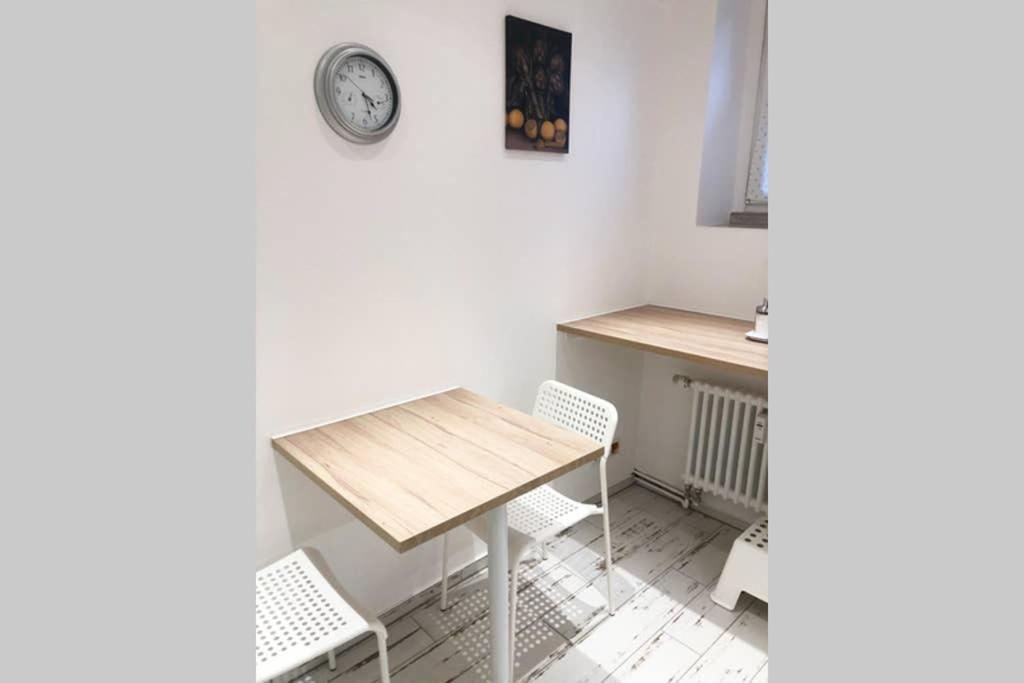 Gemuetliche Sanierte 1 Zimmer Wohnung Mit Privatem Parkplatz Im Zentrum Κίελο Εξωτερικό φωτογραφία
